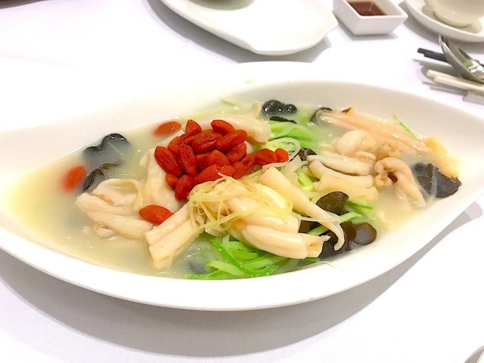 Poached sea cucumber meat with vegetables in pepper broth|Sky Blueさん