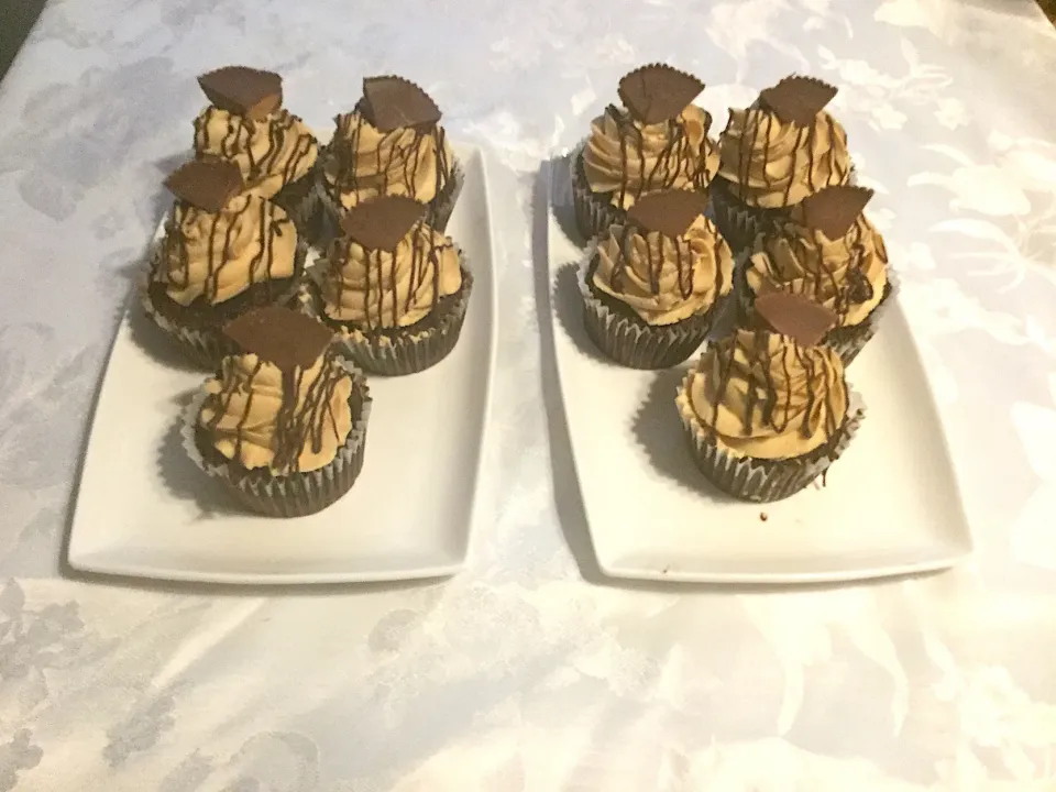 Peanut butter cupcakes|John Baker Greskiewiczさん