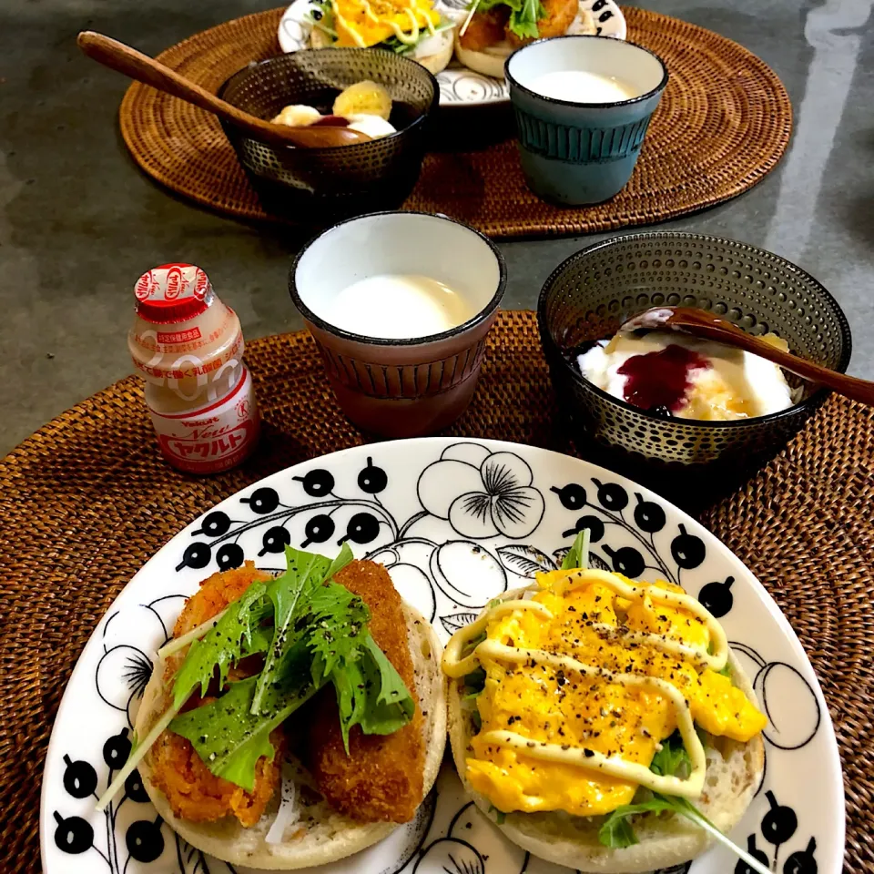 Snapdishの料理写真:ライ麦マフィンで朝ごぱん(ﾟ∀ﾟ) #朝ごぱん|nao子さん