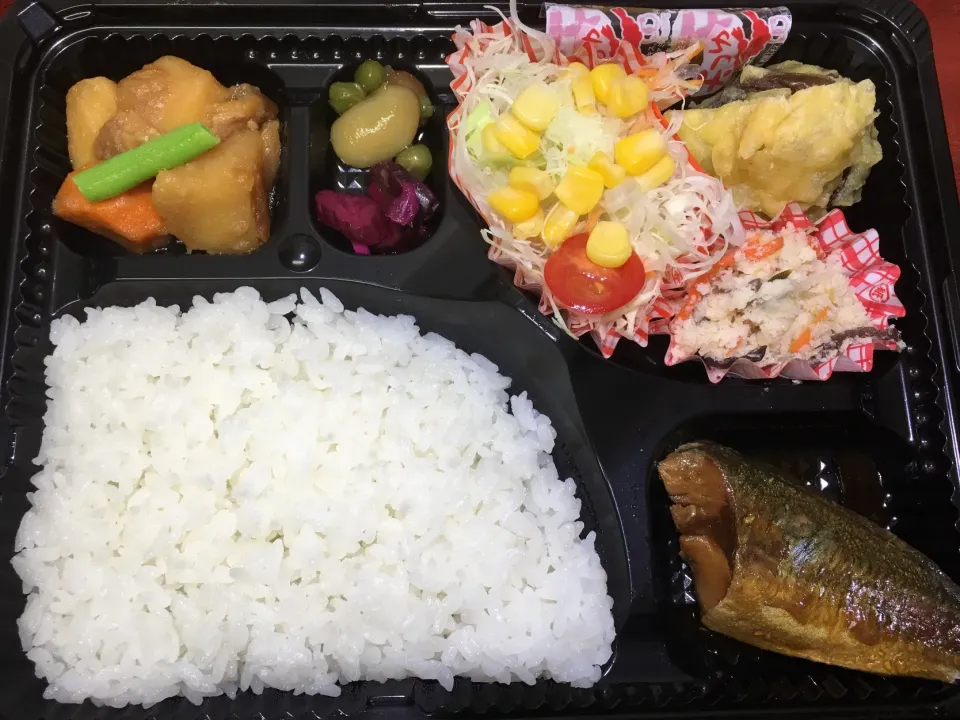 Snapdishの料理写真:お任せメニュー 日替わり宅配弁当 豊川市豊橋市一部エリア配達|Naokazu Kuritaさん