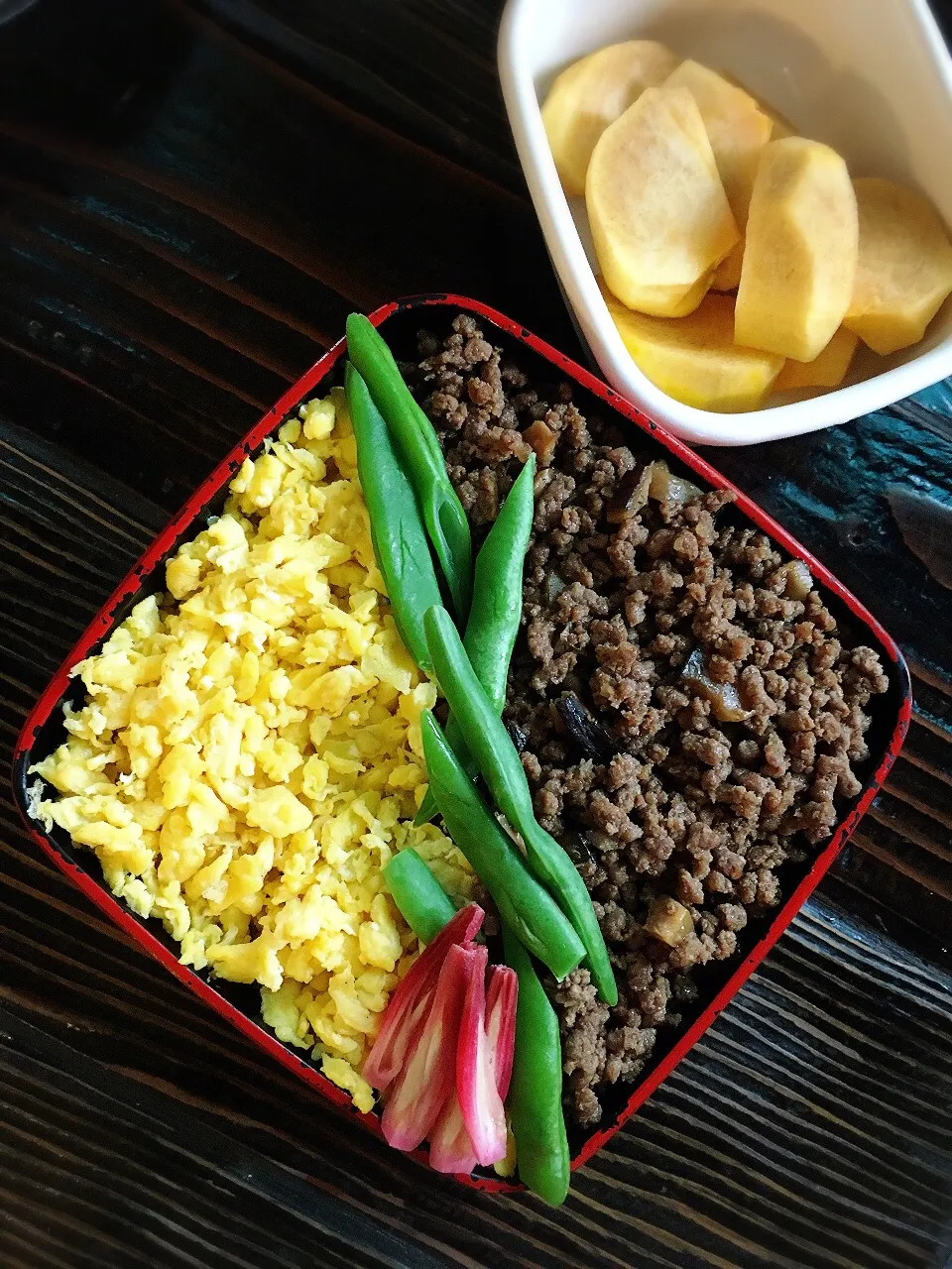 干し椎茸入り牛そぼろ丼#土曜日の旦那弁#お弁当|ちびワビさん