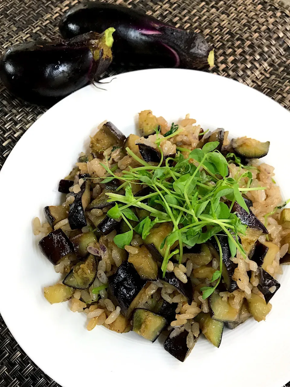 秋ナス炒飯🍆 嫁にも喰わせて〜😊|あまねこ🌿さん