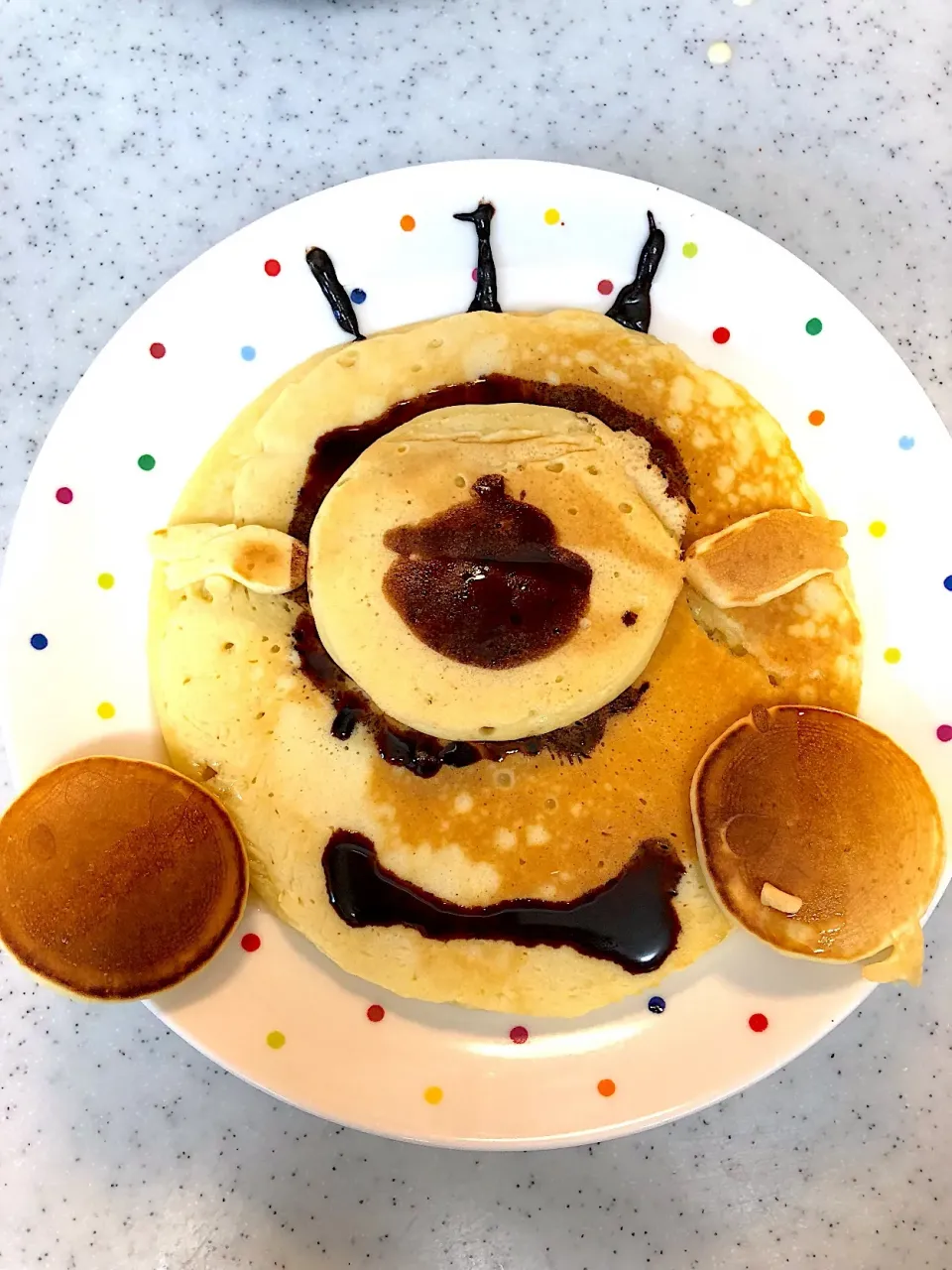 Snapdishの料理写真:こ、こわい…ミニオンパンケーキ🥞|よこ☆よこさん