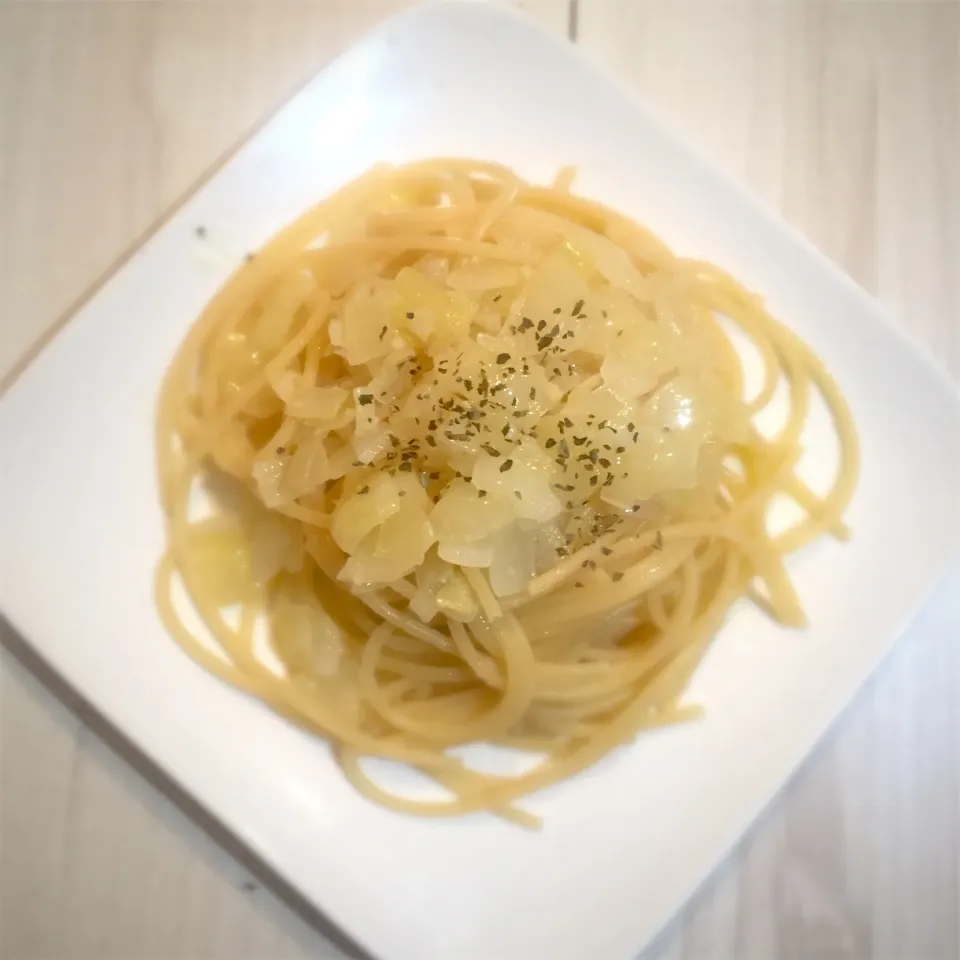 玉ねぎとにんにくのオイルパスタ|もかさん