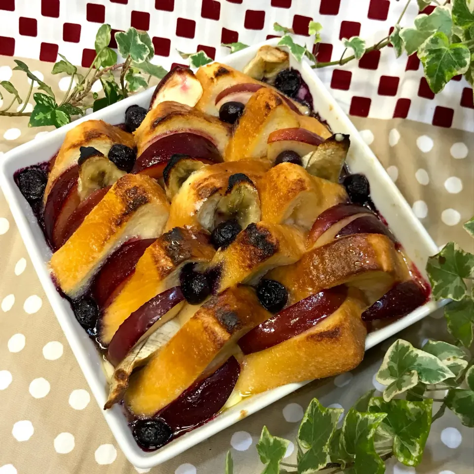 🍞余った食パンでフルーツたっぷり パンプディング🍮見カリカリ 中ふわっふわ💓|Hollyさん