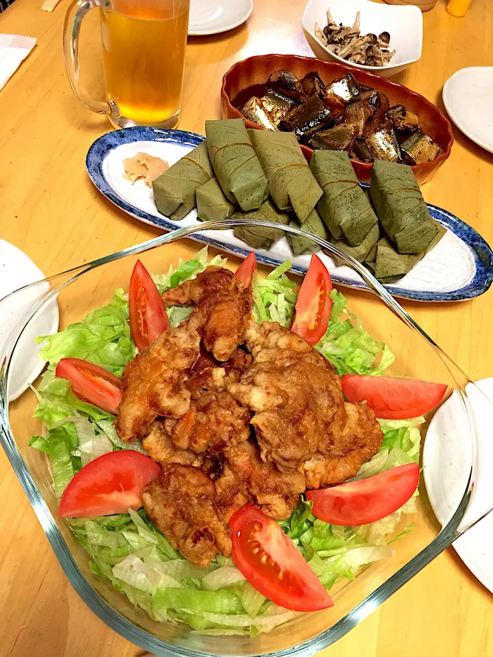 Snapdishの料理写真:#唐揚げ #秋刀魚の煮付け #きのこのマリネ #お土産 #柿の葉寿司 #鯖寿司 #鮭寿司|R-Kさん