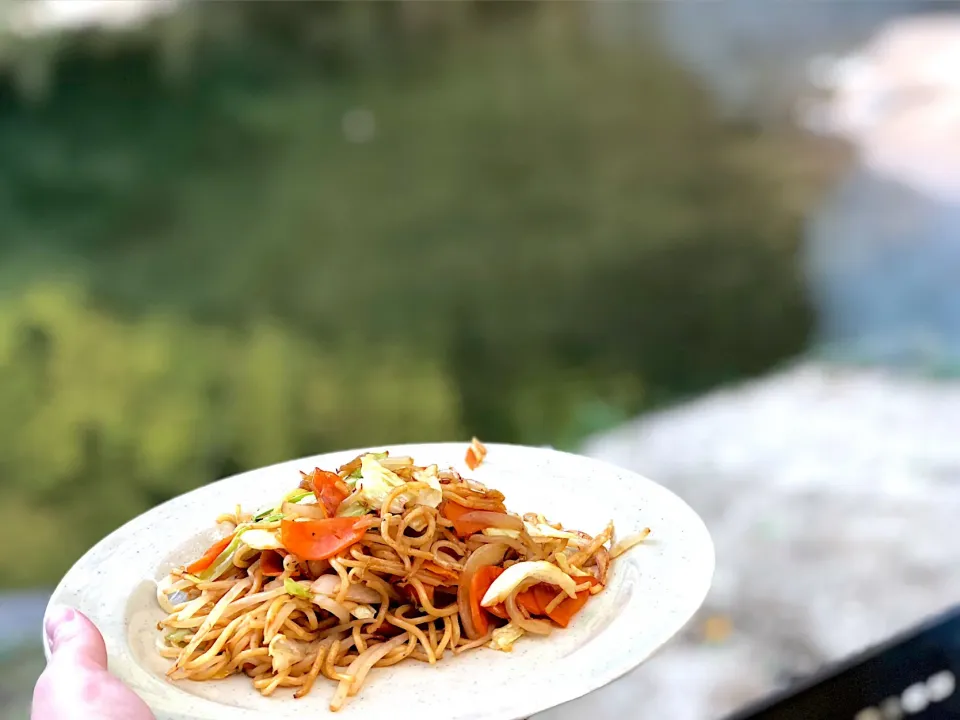 キャンプで焼きそば！|あかねさん