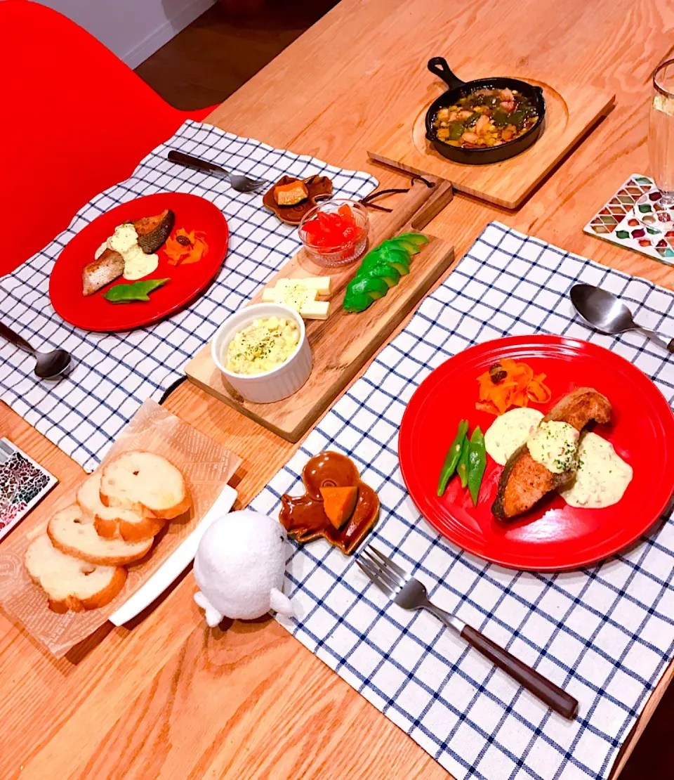 9/22バル風❓晩ご飯🐿☘
サーモンムニエル下味つけすぎた🤔笑|おーやんさん