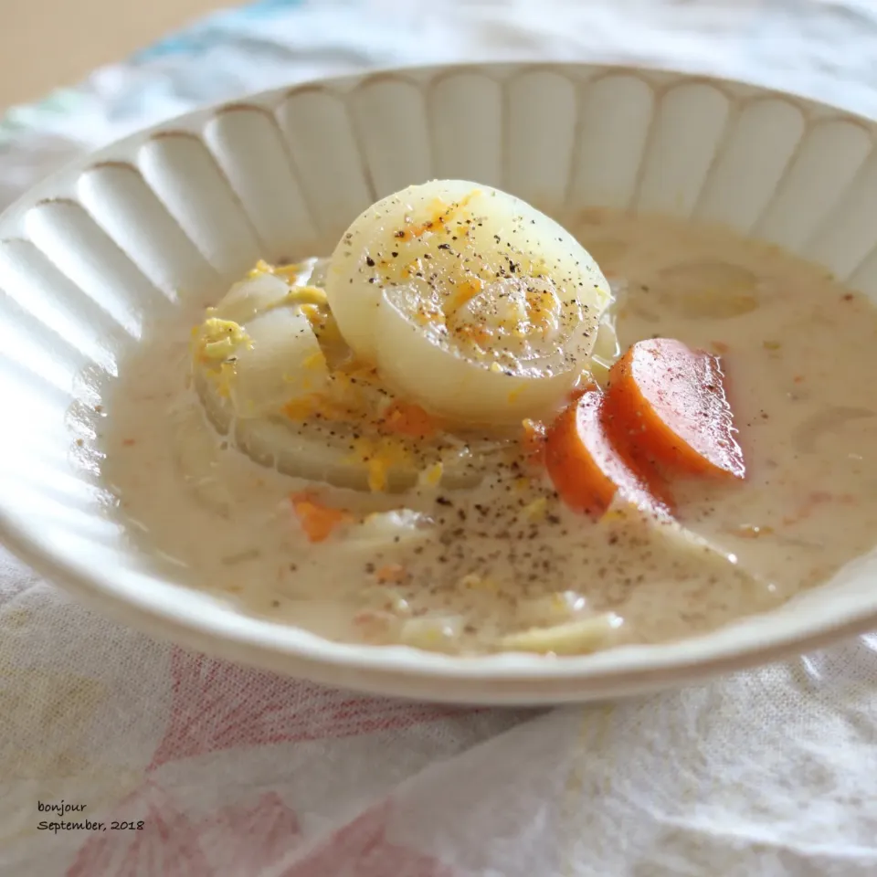 Snapdishの料理写真:玉葱の白いスープ🥣|yasuko murakamiさん