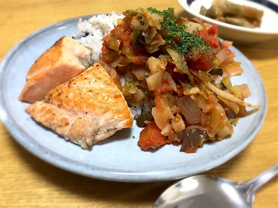 サーモンのソテー♪野菜の煮込みと|あやさん