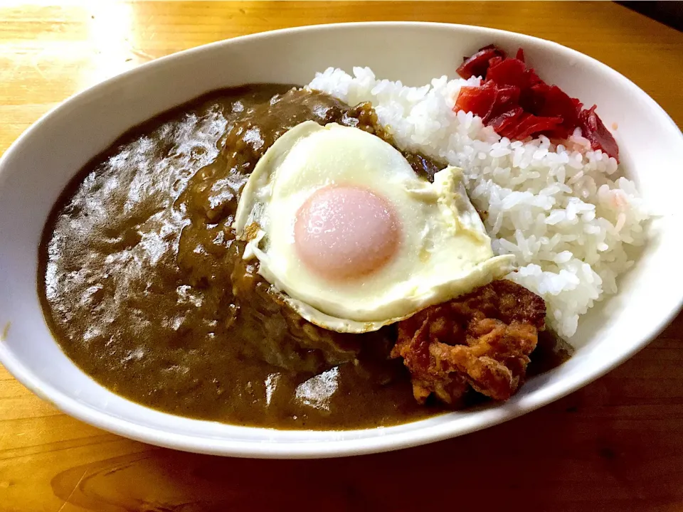 銀座カレー 特盛り唐揚げ 目玉焼きトッピング|Kouji  Kobayashiさん