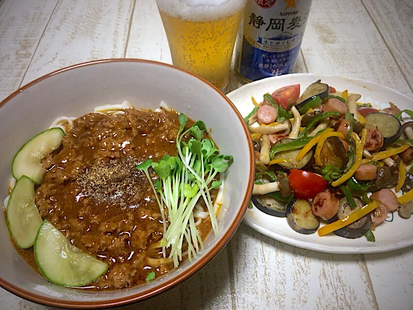 今日の男飯(๑˃̵ᴗ˂̵)四川風担々麺&野菜炒め🎶飲んでるうちに麺が伸びた🍜(๑˃̵ᴗ˂̵)|ひーちゃんさん