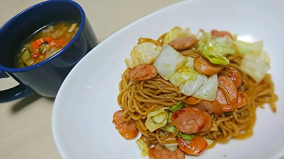 焼きそばと ミネストローネ風スープ|えびぱんさん