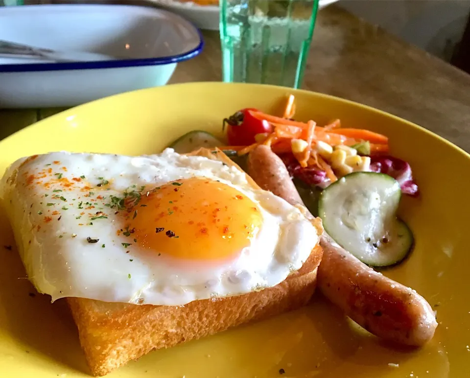 朝ごはん☀️☀️🔆
目玉焼きonトースト🍳🍞
エリックス  (っ`･ω･´)っﾌﾚｰｯ!ﾌﾚｰｯ!|ぽんたさん