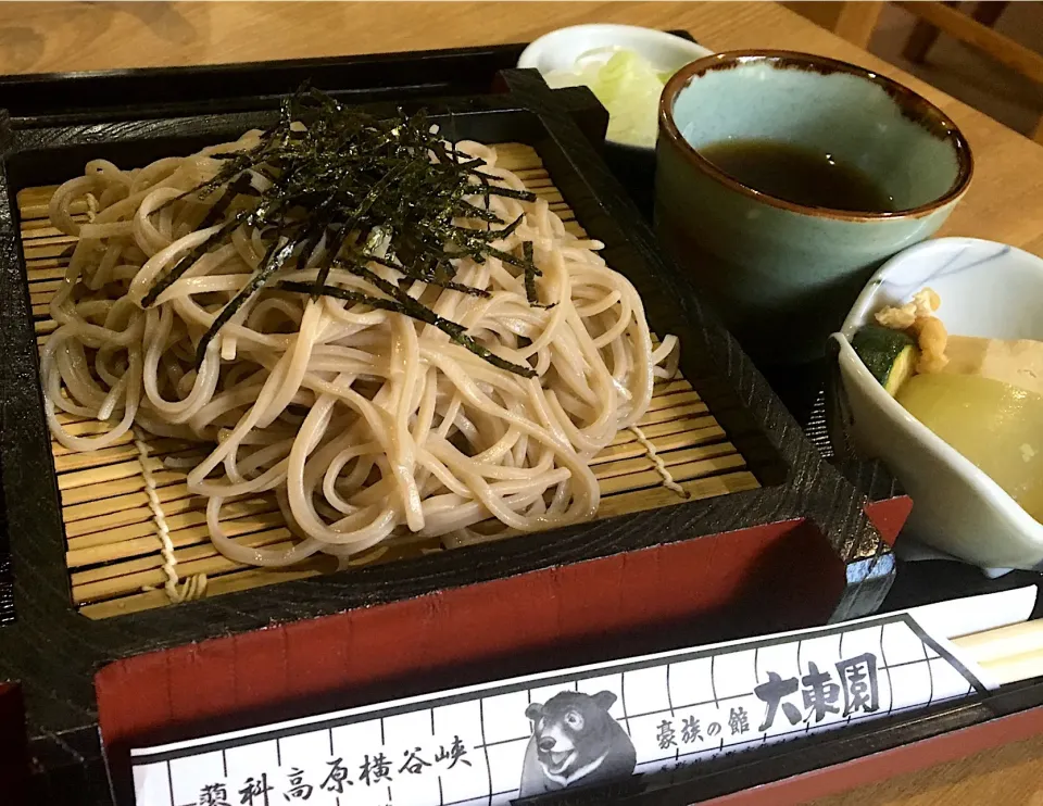 昼ごはん☀️☀️🔆
ざるそば  夕顔と凍み豆腐の煮物付き|ぽんたさん