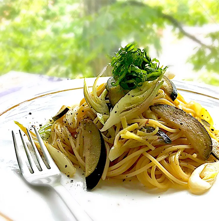 Snapdishの料理写真:昼ごはん  去り行く夏を想う和風パスタ )Oo｡.（´-`）|砂雪さん