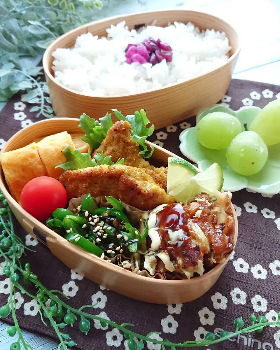 娘弁当☺️  チキンカツ  お好み焼き  玉子焼き  ピーマンの塩昆布炒め|e  satoさん