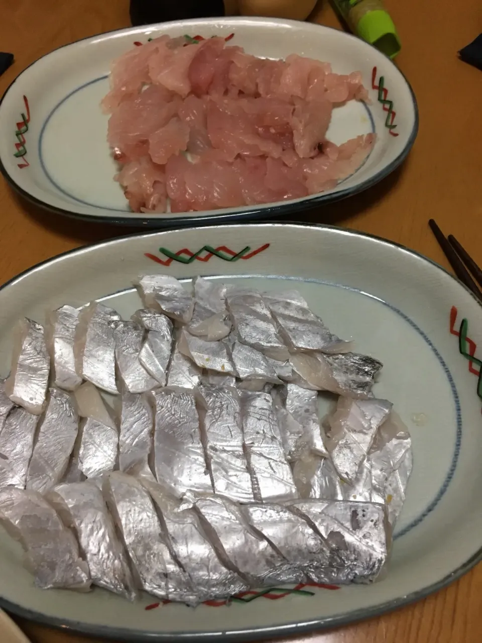 Snapdishの料理写真:東京湾で釣った太刀魚とアジを刺身にしました|フージさん