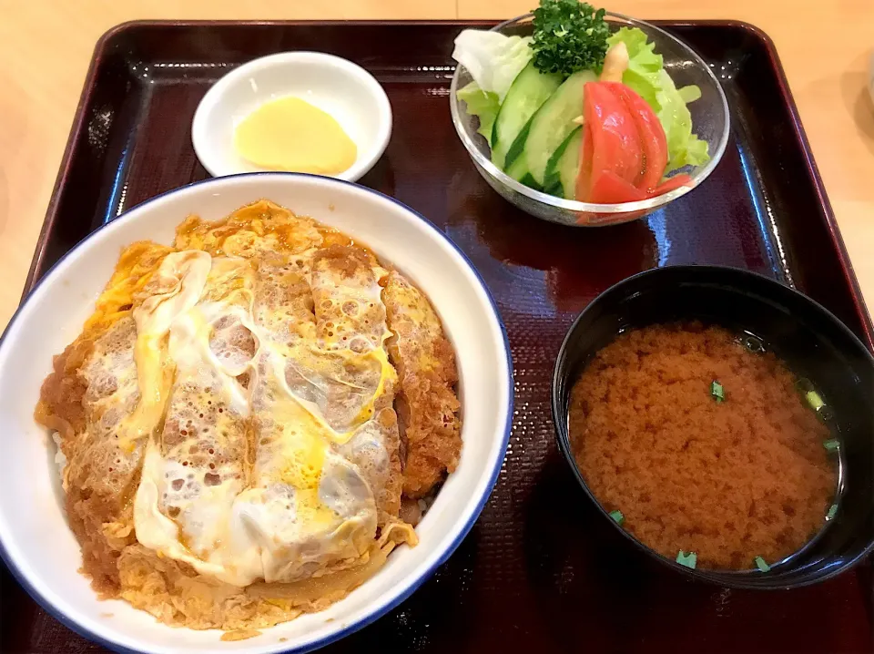 銀座 梅林のカツ丼とミニサラダ|もうちゃんさん