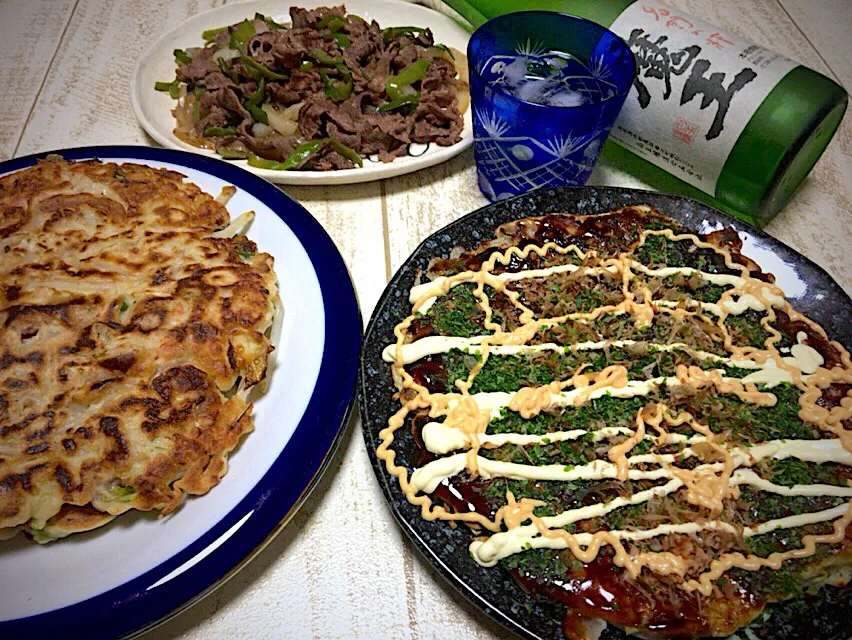 今日の男飯(๑˃̵ᴗ˂̵)飲むぞ！バージョン(๑◔‿◔๑)牛肉とピーマンのオイスターソース炒め&お好み焼きWマヨビーム3枚🎶|ひーちゃんさん