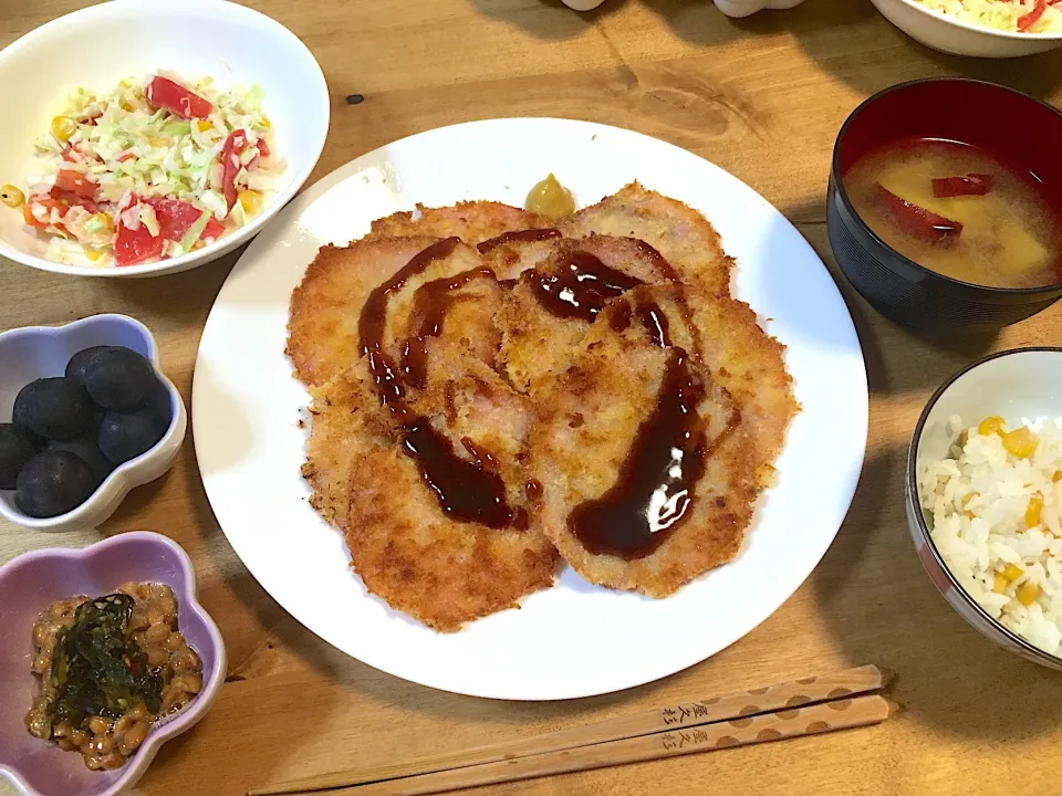 Snapdishの料理写真:ハムカツとサツマ芋の味噌汁(*'ω'*)|かおちゃんさん