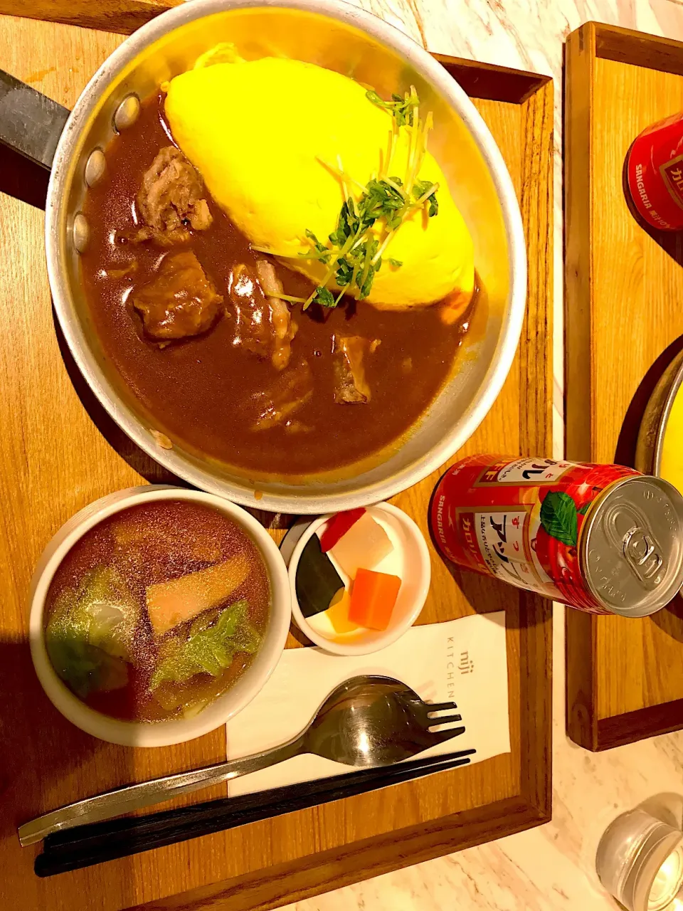 Snapdishの料理写真:Omelette rice served with beef & Japanese curry sauce|Sky Blueさん