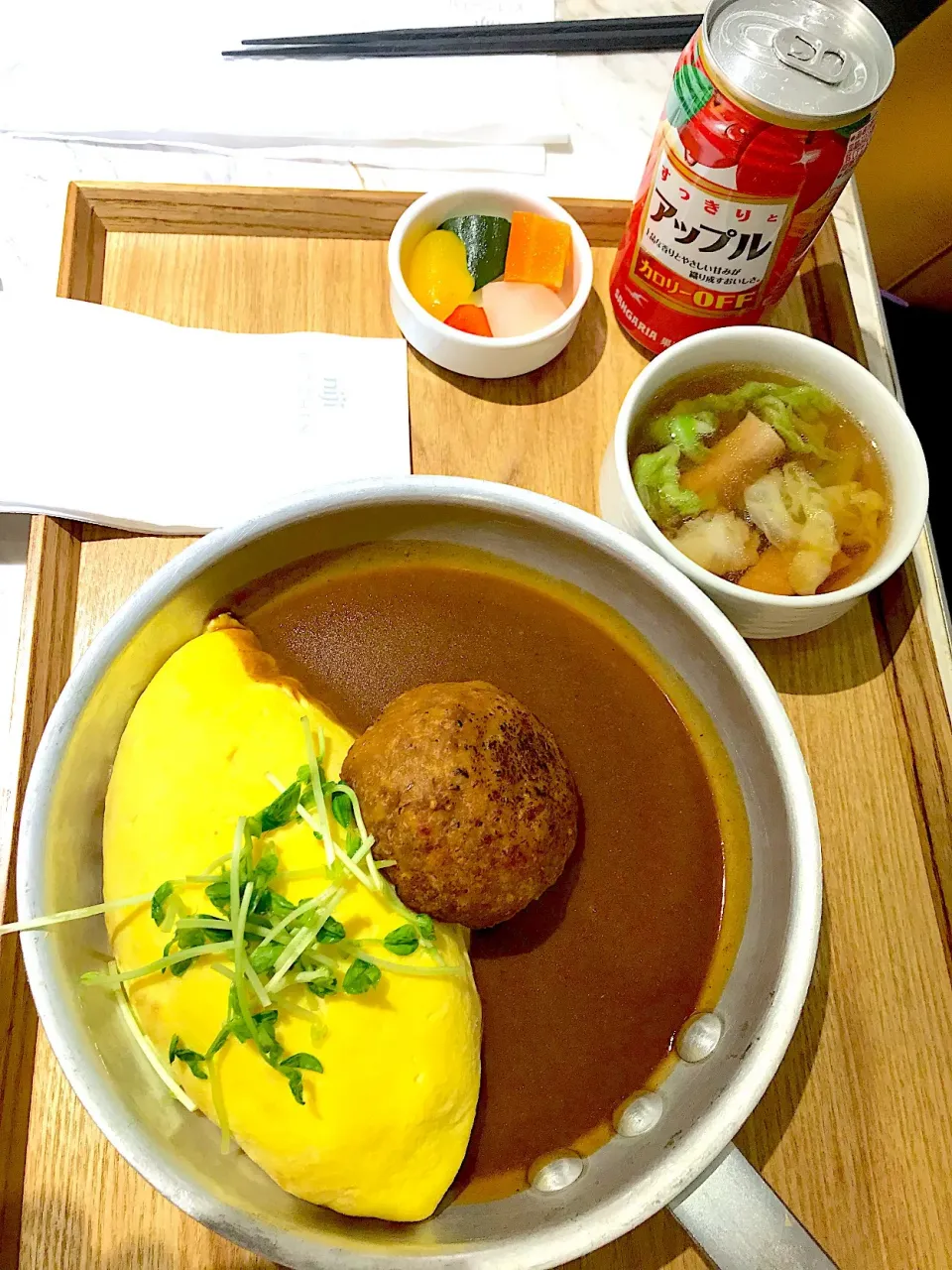 Omelette rice served with wagyu beef Hamburg steak & Japanese curry sauce|Sky Blueさん