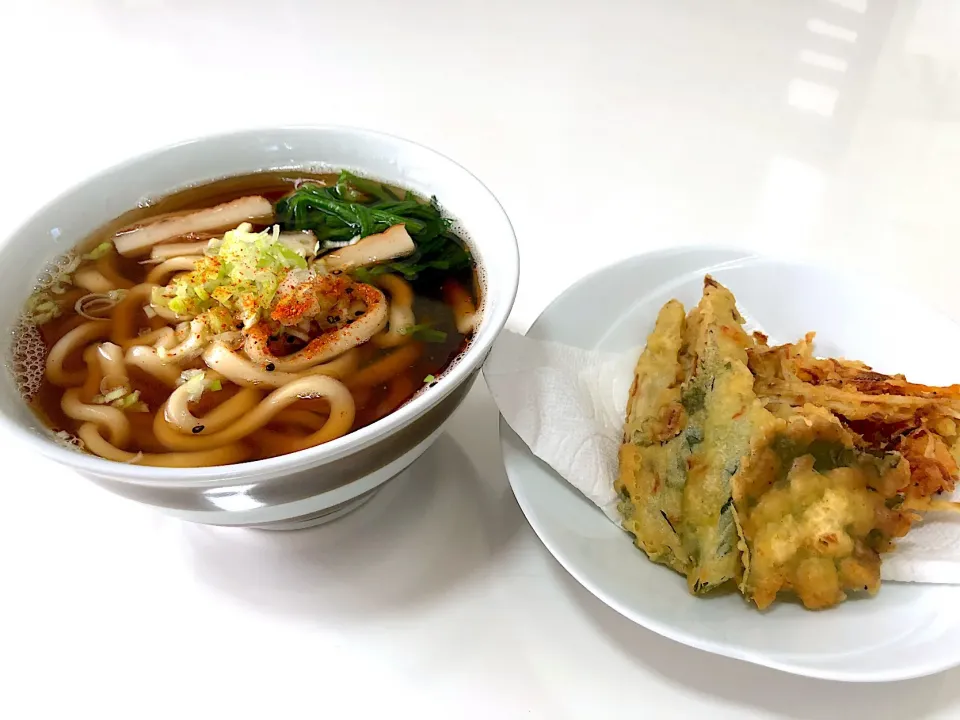 Snapdishの料理写真:今日のお昼御飯は天麩羅うどん✨|NOBUちえさん