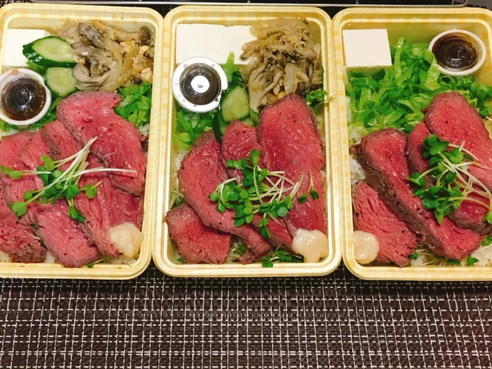 ローストビーフ丼🥩弁当🍙|くろねこっく🐈‍⬛さん