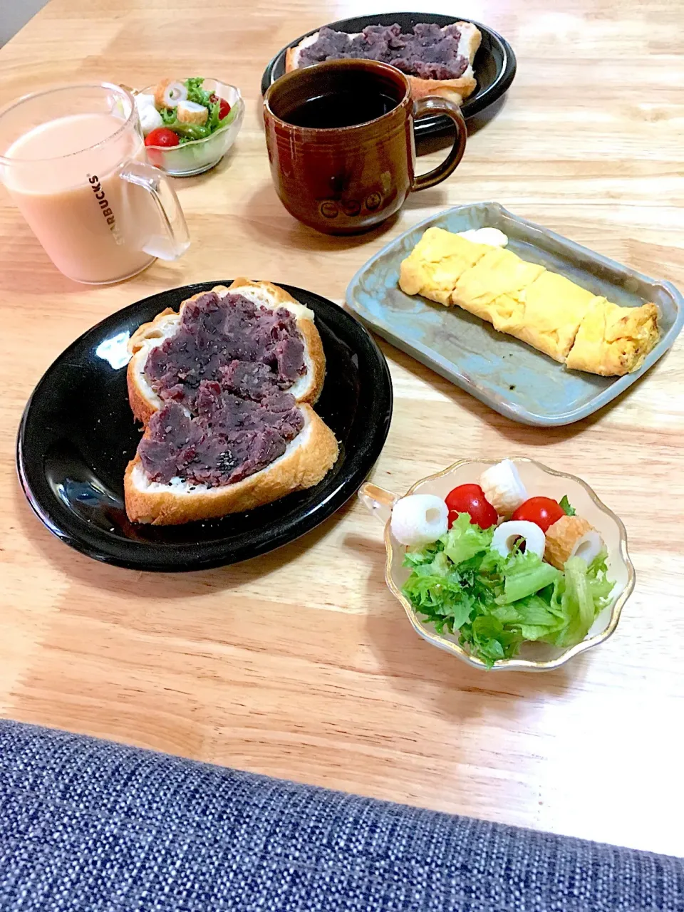 今日の朝ごはんは焼きたて胡桃食パン🍞であんバタートースト(●☌◡☌●)|さくたえさん