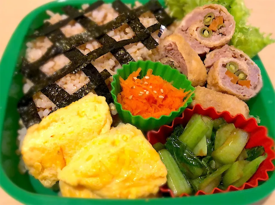 9／25昼食  #昼ごはん #弁当          #献立 昨日の肉巻き 人参の甘酢漬け 青梗菜のオイスターソース炒め 卵焼き 格子のり弁|おさんどんさん