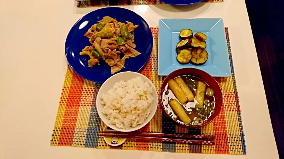 今日の夕食 豚肉と野菜のナンプラー味噌炒め、焼きなすのマリネ、麦ご飯、味噌汁|pinknari🐰🌈さん