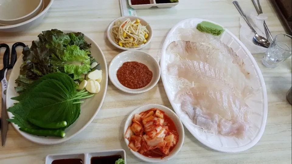 Mapo fish market - flounder sashimi|steven z.y.さん