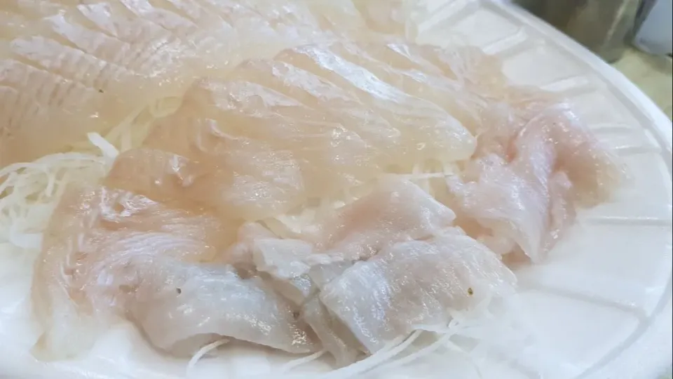 Mapo fish market - flounder sashimi|steven z.y.さん