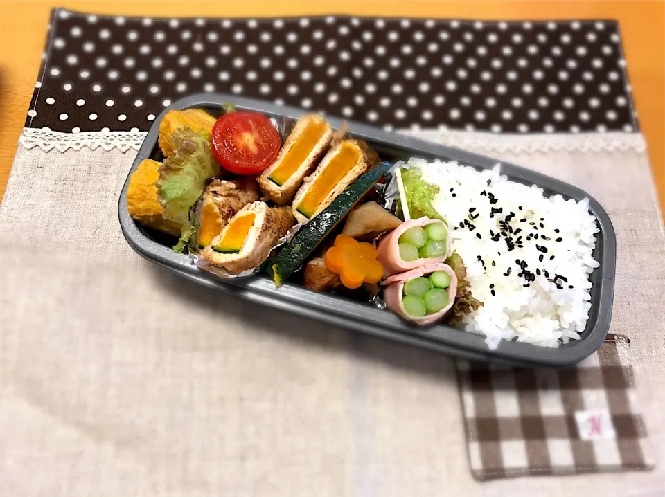 かぼちゃの肉巻き🎃🥓🐖
卵焼き🍳
筑前煮🥕
アスパラベーコン🌀
🍅🍚|あやこさん