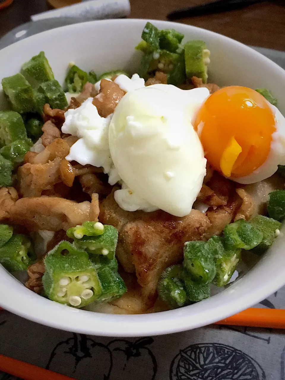 オクラとろろ豚丼！温玉のせ|あんこさん