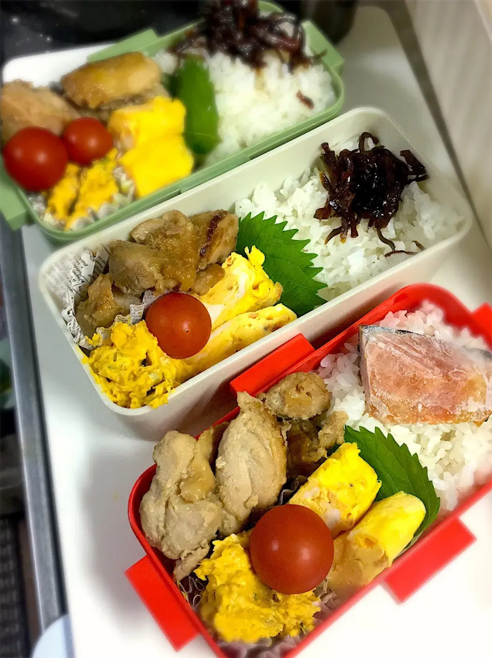 Snapdishの料理写真:#お米の友大集合  #お弁当  #生姜こんぶ 

9.26 主人と息子とワタシのお弁当🍱|renharuruさん