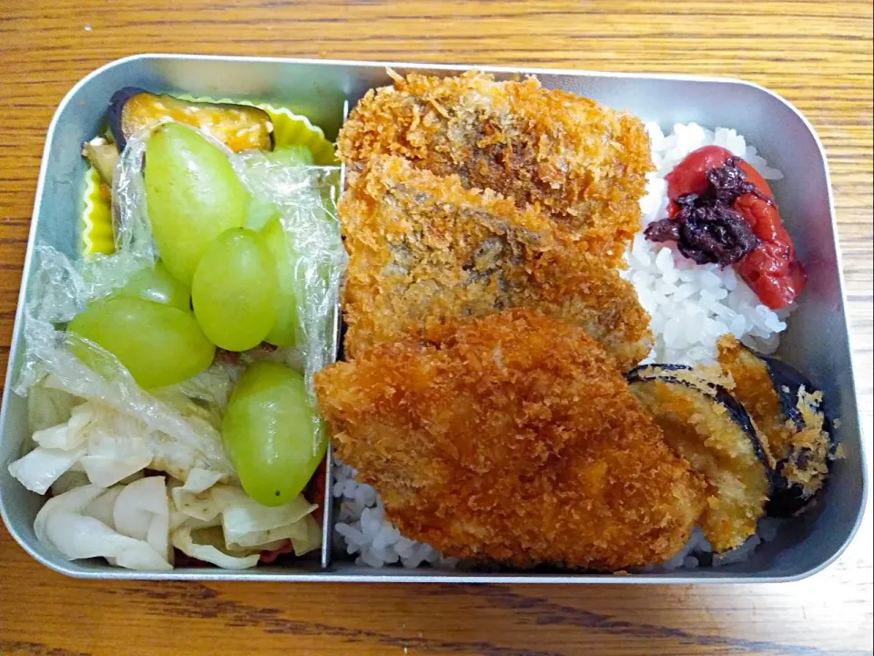 Snapdishの料理写真:9/26鰺フライ弁当|わかこさん