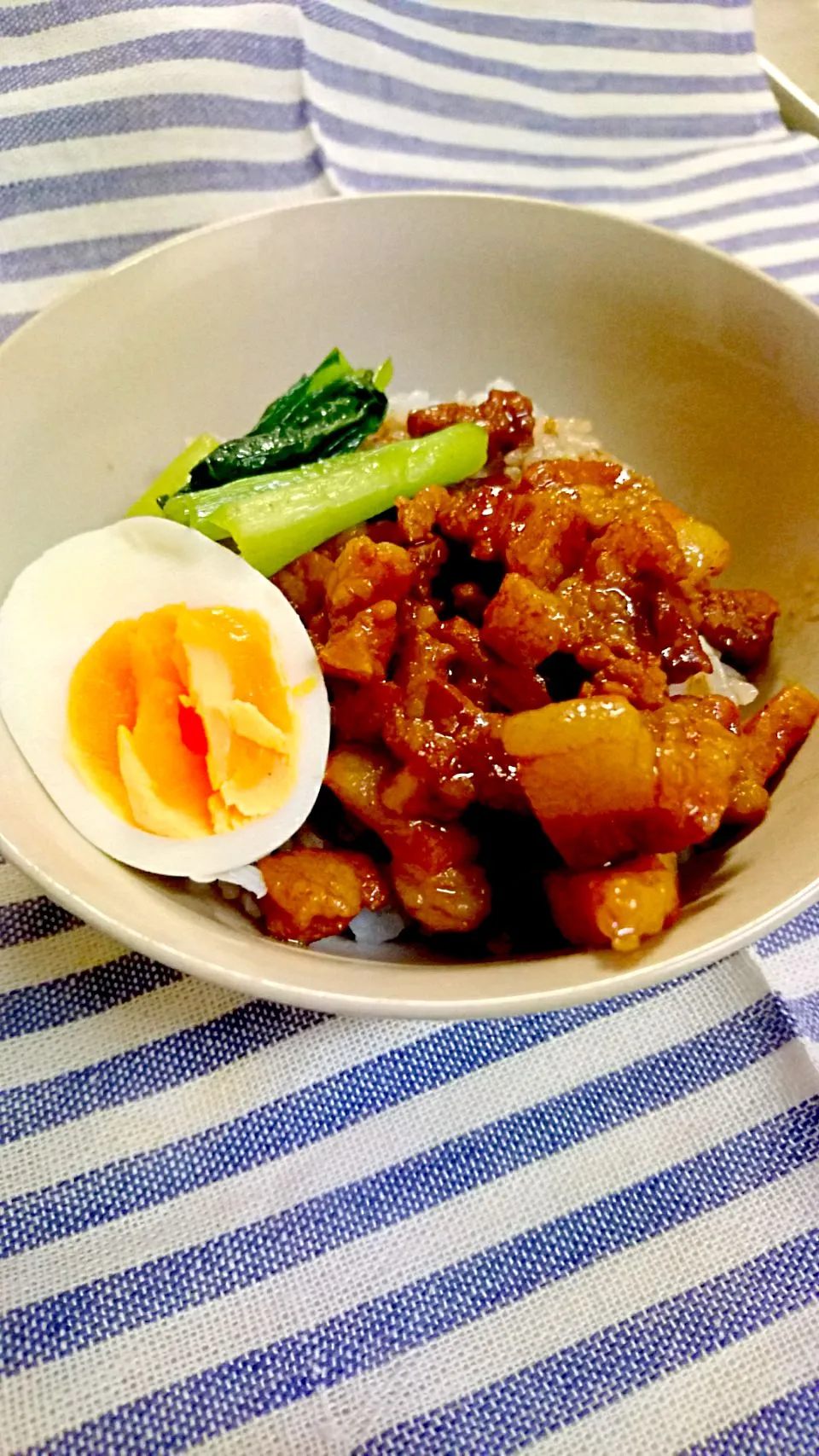 朝から魯肉飯|ゴエン🐾さん