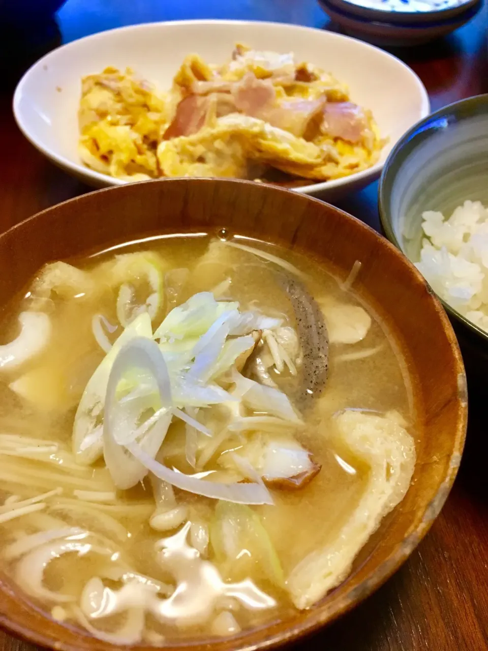 20180926🍚旦那さんの朝ごはん🥣
 #🍴旦那さんの朝ごはん  #森のたまご  #味噌汁は白味噌派  #にんべん|akiyo22さん