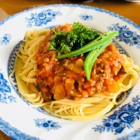 Snapdishの料理写真:お昼の手づくりパスタ🍝野菜とお肉たっぷり(^^)
〜ミートソースの隠し味は…バター！！〜|よっちゃんママさん