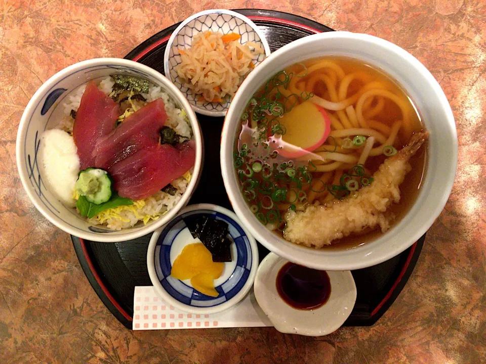 おすすめ定食(まぐろトロロ丼と天ぷらうどん)|ばーさんさん