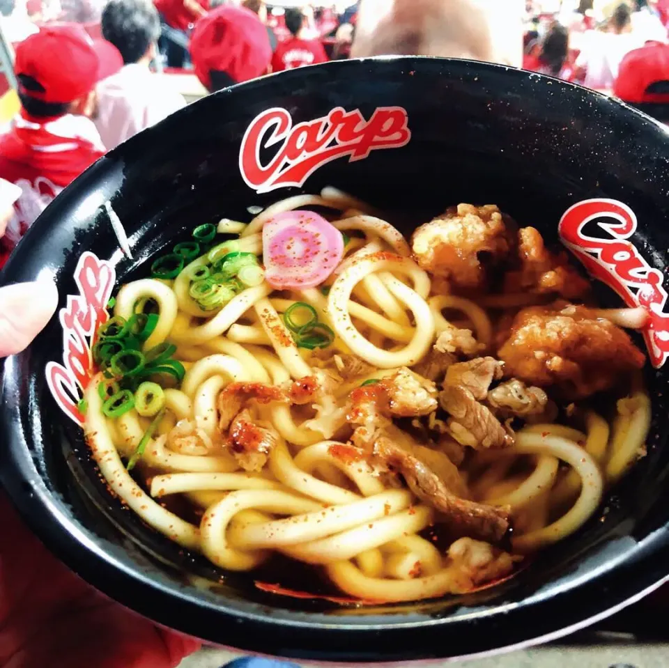 2018年9月25日☆カープ観戦♡カープうどん♡肉うどんに唐揚げ入れたら美味しかった笑|MAPITEEさん