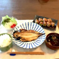 アジひらき、肉巻き野菜、サラダ、汁、ご飯|かんこさん