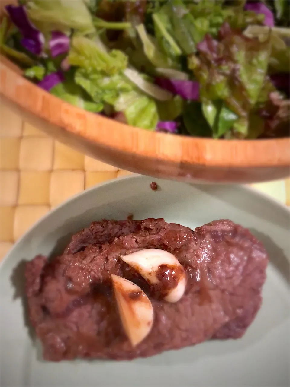 #beefsteak   #salad  #garlic  #たまにはこんな日も  #nosugar  #dinner  #instayummy  #happy  #husbandthechef #staub|run-run-yagiさん