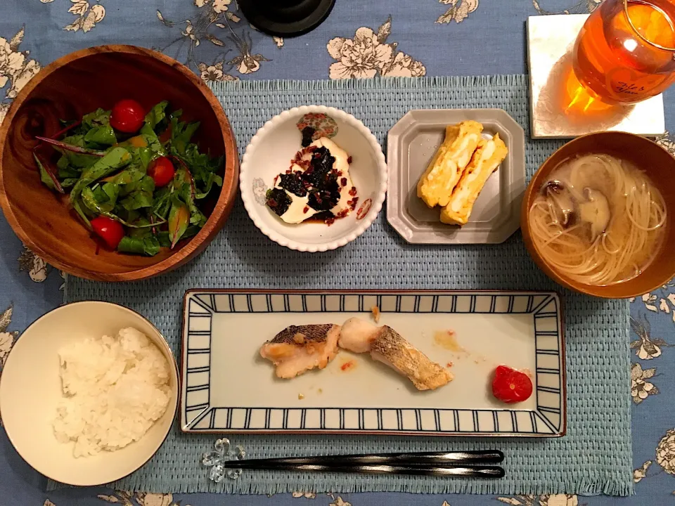 鱈のさっぱり煮
だし巻き卵
冷奴
サラダ
お味噌汁|maiさん