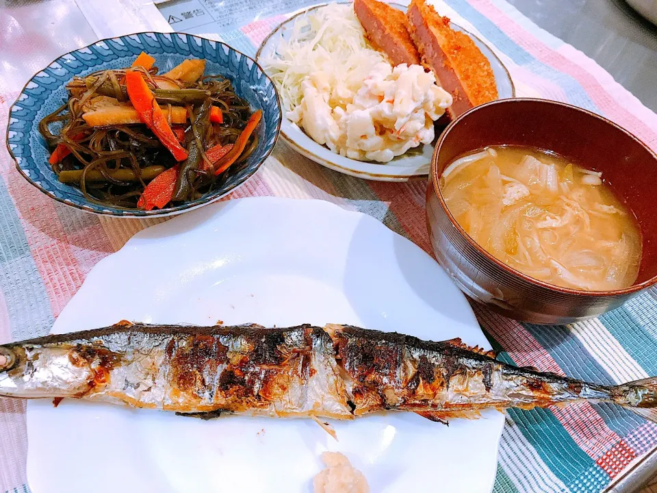 Snapdishの料理写真:🍀秋刀魚の塩焼き💕
🍀糸昆布煮
🍀定番の お味噌汁
🍀誘惑に負けた ハムカツ😅|🍀ミィーナ🍀さん