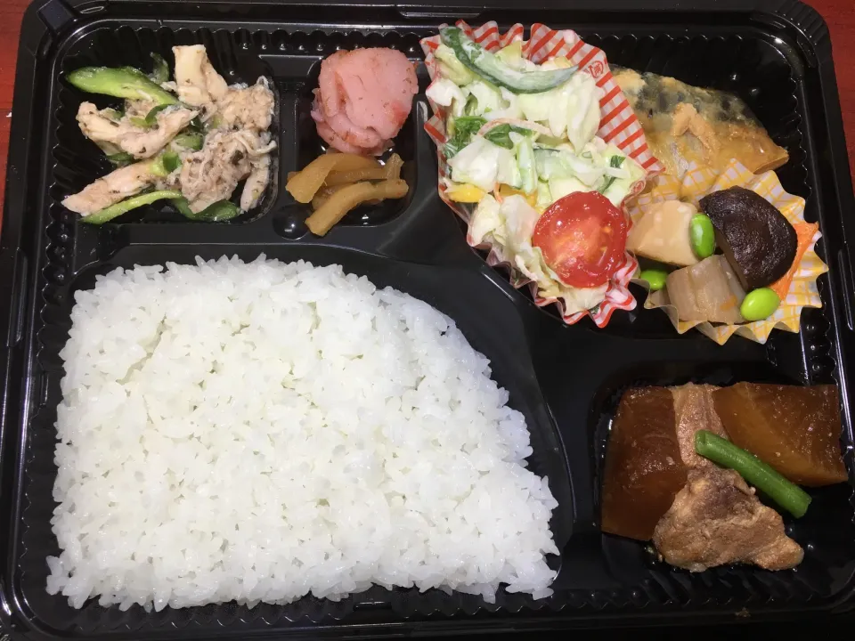 豚の角煮と大根煮 日替わり宅配弁当 豊川市豊橋市一部エリア配達|Naokazu Kuritaさん