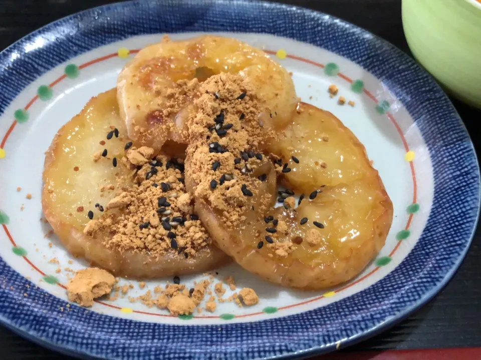 9／27おやつ #おやつ フライパン焼きリンゴ           最後、カラメルに醤油を垂らしたら一気に和な香り|おさんどんさん