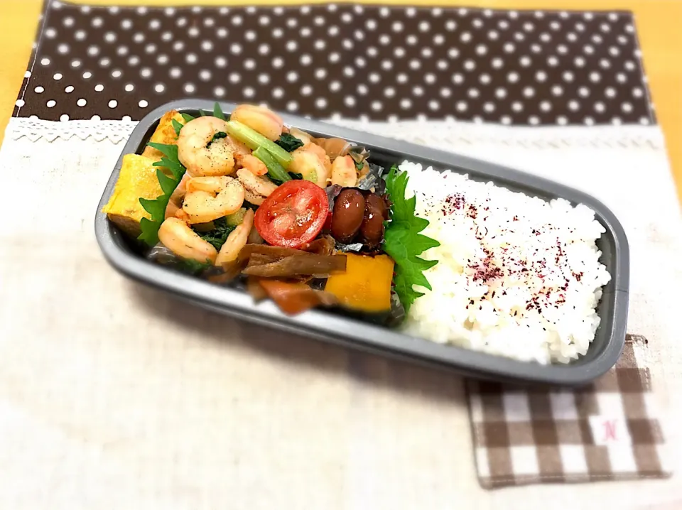 Snapdishの料理写真:えびと小松菜のソテー🦐
卵
焼き🍳
かぼちゃの煮物🎃
人参ごぼう豚バラ🥕
お豆さん🥓
🍅🍚|あやこさん